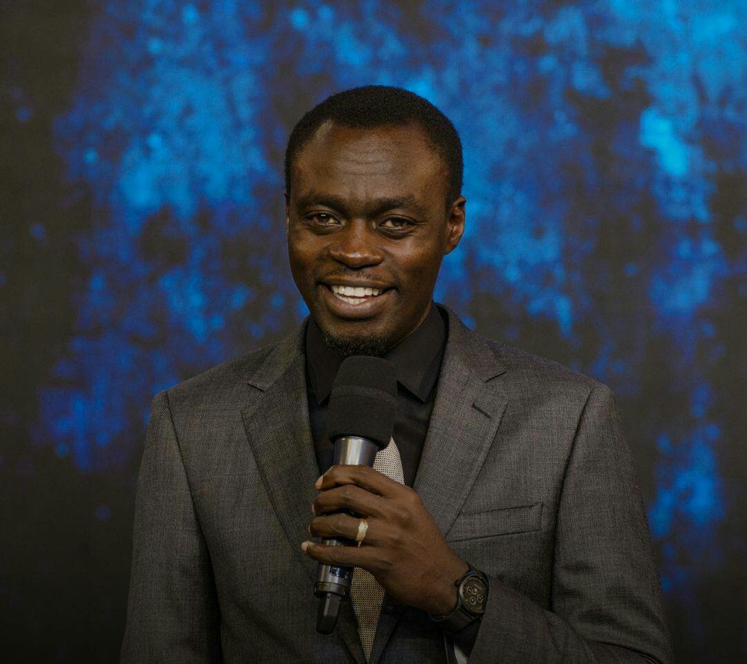 brandvst's tweet photo. What if Apooso comes on Sunday morning 11:02am and says,
 "The lord has impressed it on my heart, to continue with part 2 of the Thursday sermon on Insecurity".😁😆😁😆😁. https://t.co/E3eXRWj3Vd