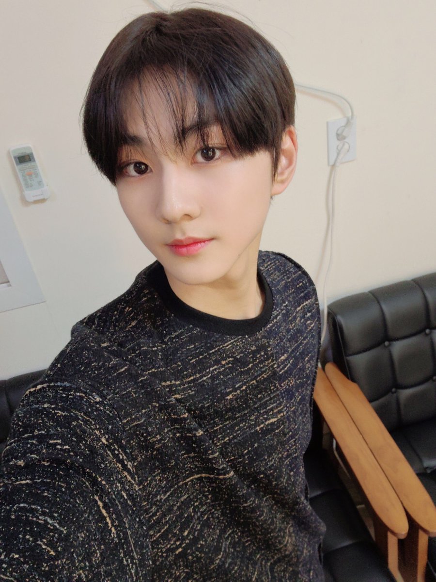 enhypenweverse's tweet photo. [ #정원���s Post ] 210723

#JUNGWON: Hot Friday!!!!🔥🔥🔥

@ENHYPEN_members @ENHYPEN #ENHYPEN #엔하이픈 https://t.co/2RUVUuBegE
