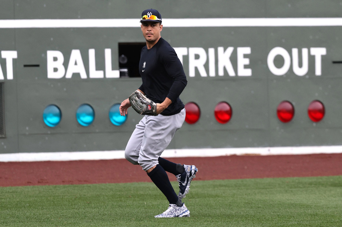 Giancarlo Stanton outfield experiment is a big Yankees gamble