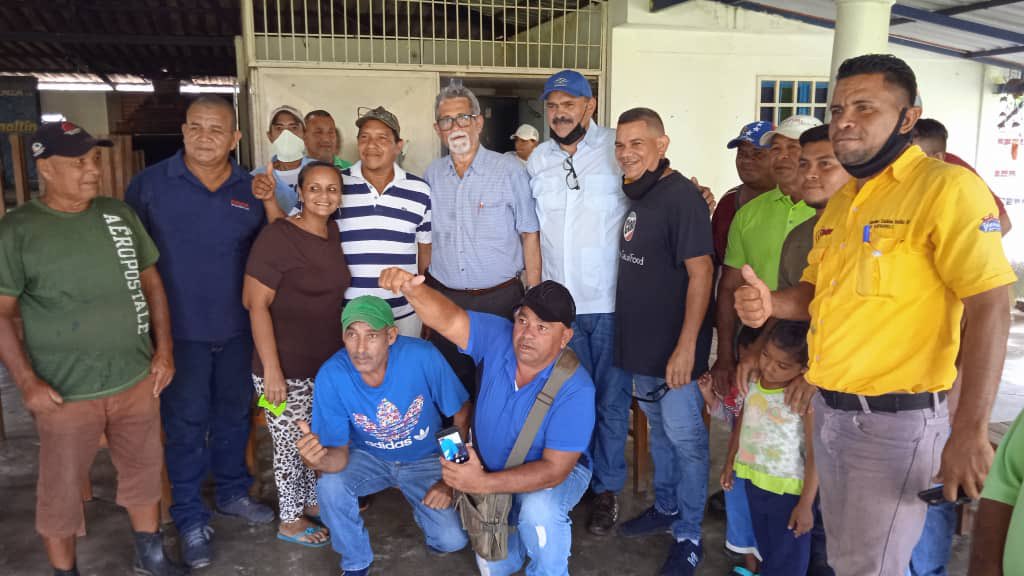 AmericoDeGrazia's tweet photo. #FranciscaDuarte sector popular de #SanFelix escuchó nuestro mensaje junto al próximo Alcalde @cchancellor_f a falta de unidad política, buena es la #UnidadCiudadana #NiUnVotoParaMaduro https://t.co/MnlPQ5pPlB