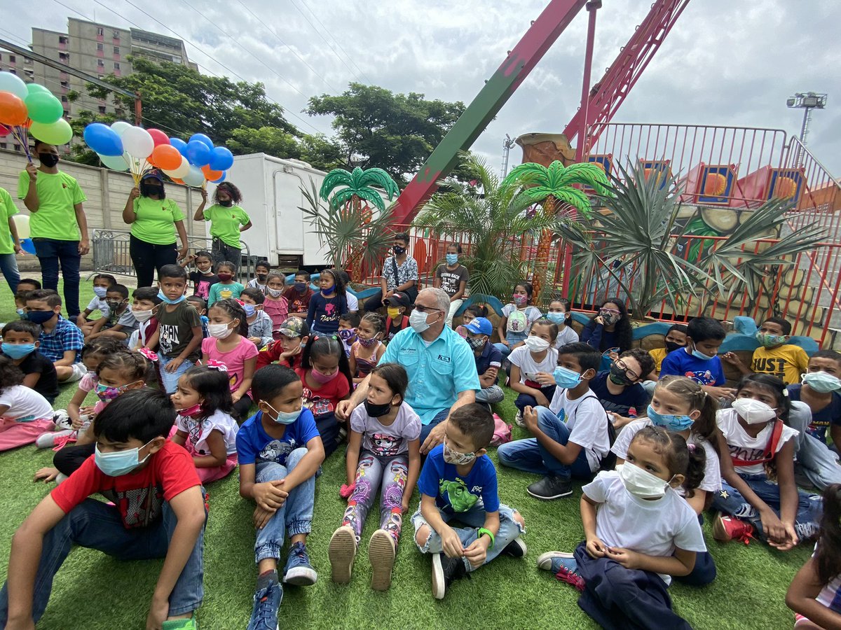 luiscarPSUV's tweet photo. #Hito3Millones600Mil las caras de Niños y Niñas, llenan los espacios del Mundo de los Niños como participación de iniciativa privada que permitirá la inversión en el Municipio Plaza, para reivindicar el que los Sueños son Importantes #GuarenasAñoCuatricentenario https://t.co/v3QCss868w