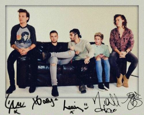 yx1001_'s tweet image. HAPPY 11 YEARS ANNIVERSARY OF ONE DIRECTION 🔥🔥

We are still here waiting for you, even though the word "promise" doesn't come true.... 

We love u 1d❤️❤️
#11YearsOfOneDirection #11YearsOf1D #11yearsonedirection #onedirection11years #OneDirection