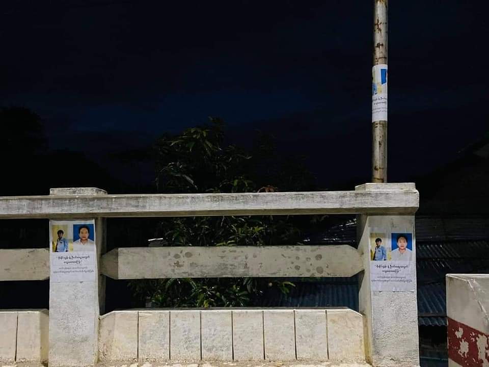 Daniel78037553's tweet photo. Youths from #MoeNyin paste photo of Soe NaingTun and U WinSwe,who lost their lives fighting for democracy,to remind public not to forget their sacrifice and continue opposing Military Terrorists.
#ICJ_BringSACToJustice
#WhatsHappeningInMyanmar
#july23coup
 https://t.co/NJLYAJSRLM