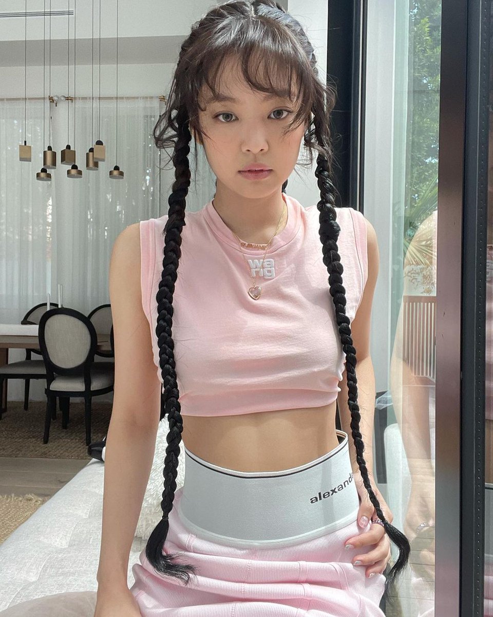Jennie updated on Instagram! She looks so good in pink 😍 @blackpink