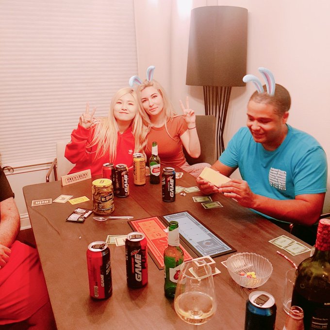 Game night with friends https://t.co/UxJnI8Gqwy