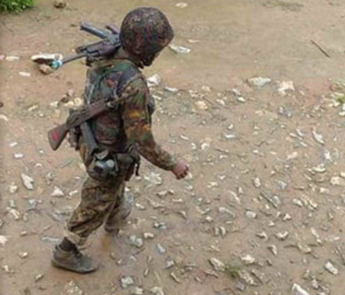 Yee_Mon_Lwin's tweet photo. At least 150 SAC troops invaded the western areas of Phruso tsp, Hoyah and Biyah areas since July 22 morning. They stationed in the village and the locals are worried about their safety and some fled.  
#July23Coup   #WhatsHappeningInMyanmar 
#ICJ_BringSACToJustice https://t.co/d8B9XvDGjQ