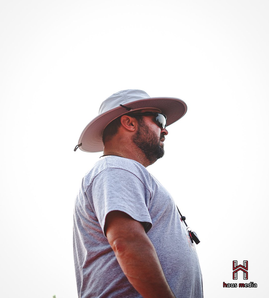 haus_media's tweet photo. #HausCall 📸
🏈: @NitroWildcatFB 
📍: Nitro, Wv 
📆: 7-21-21

📝: QB @TrevorLowe18 has a Big frame &amp; arm. Lowe w/ his size can run or throw &amp; will cause trouble for defenses. Targets include some of his basketball teammates @kolton_painter, @Charles37918188 &amp; @BryceMy46694748 https://t.co/RU0RFWFX80