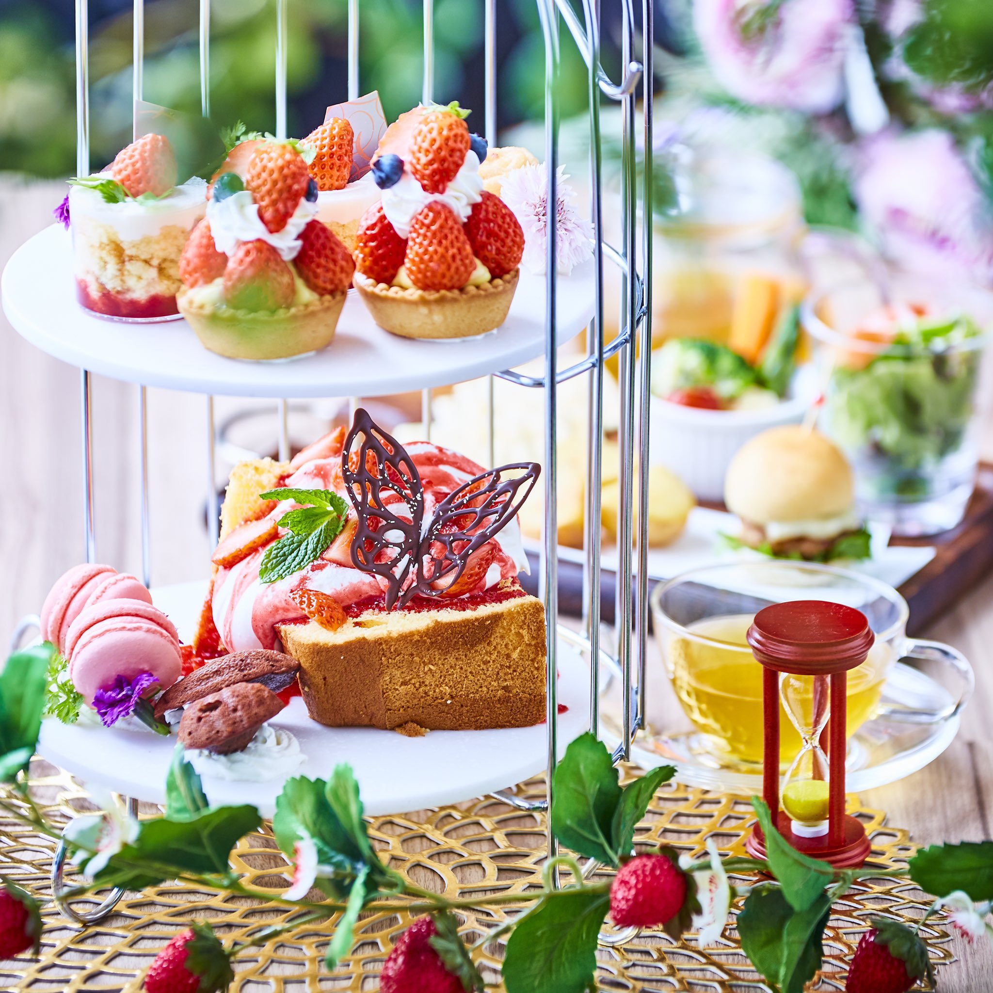 O Xrhsths ハニトーカフェ秋葉原店 公式 Sto Twitter いちごのアフタヌーンティー 当店アフタヌーンティープランにはいちごづくしのコースもご用意しております パティシエ特製のスイーツスタンドで優雅なひと時を アフタヌーンティー 秋葉原 アキバ