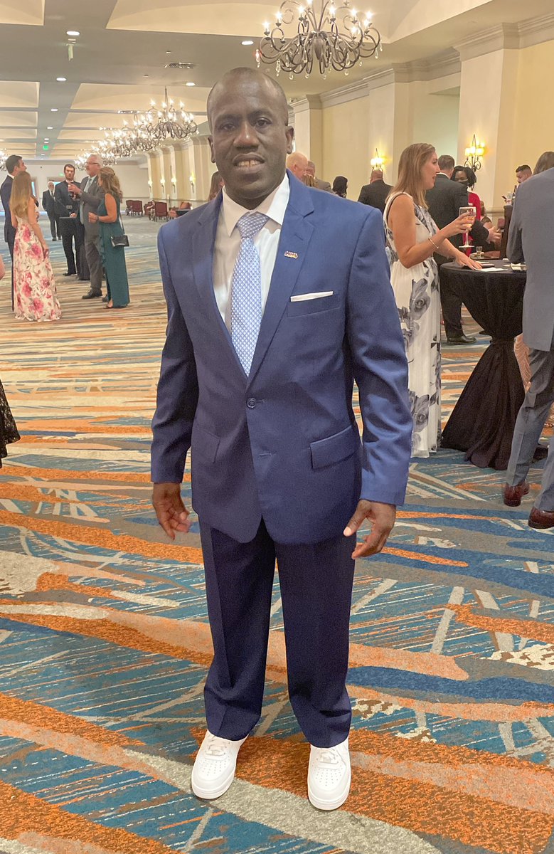 J_Hen32's tweet photo. It’s DRIP Time 💧 at the Florida Teacher of the Year Gala, Rosen Shingle Creek Hotel Orlando, Florida https://t.co/w4OZ7yrxld