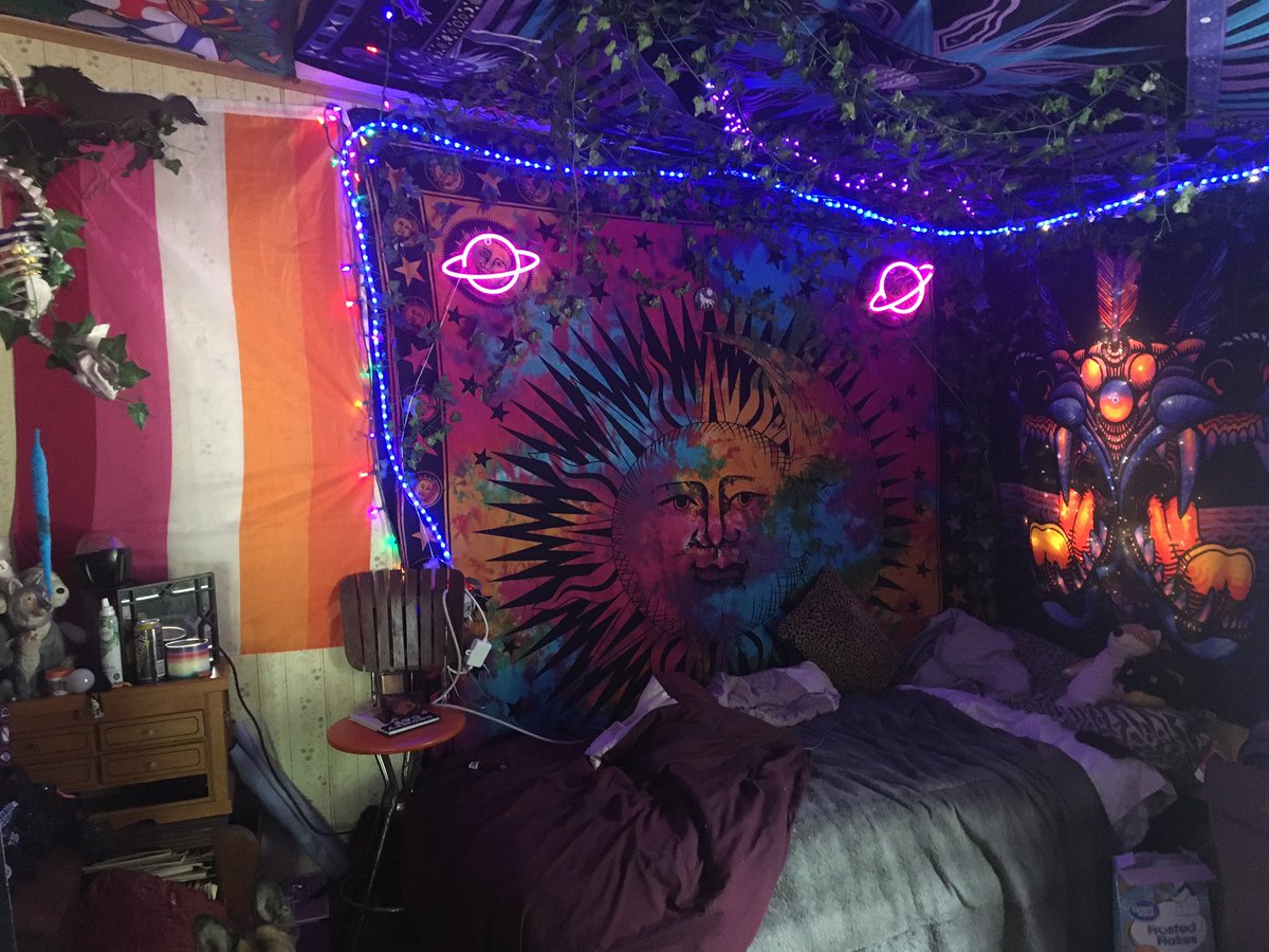 CandyWolf's tweet image. Just re-did my room. Lovin it. :)))