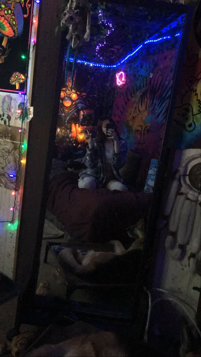 CandyWolf's tweet image. Just re-did my room. Lovin it. :)))