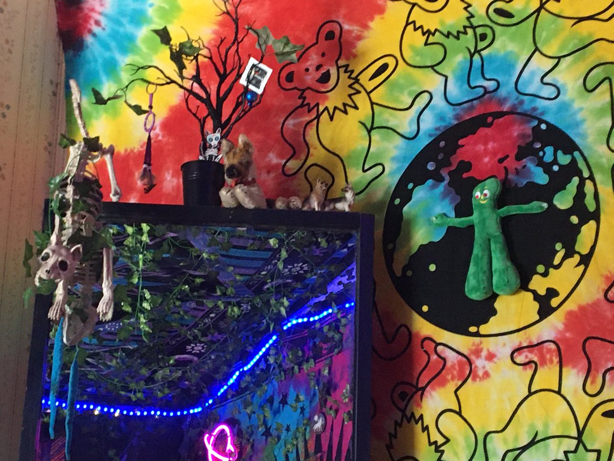 CandyWolf's tweet image. Just re-did my room. Lovin it. :)))