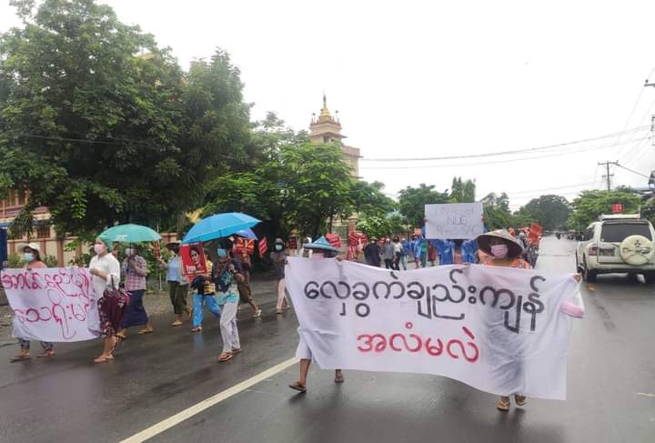 nineewayy22's tweet photo. 23.7.2021 In Kale, Protesters marched to the streets and protested against the genocidal dictatorship despite the rain.

#ICJ_BringSACToJustice
#july23Coup
#WhatsHappeningInMyanmar https://t.co/KOAZ8DubFk