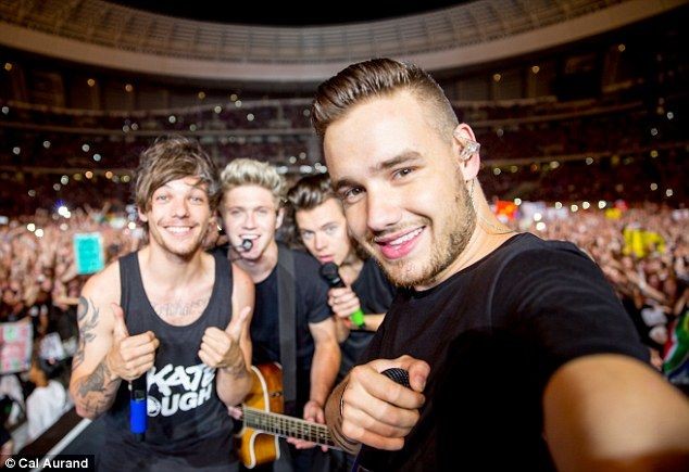 twooofus28's tweet image. ES 23 1D 11 YEARS OF ONE DIRECION😭😭😭😭
#directionersstillgoingstrong #wearedirectioners #directionersbreaktheinternet