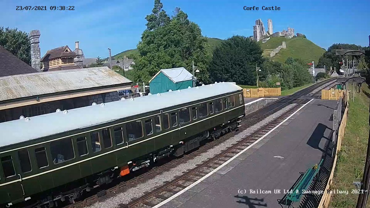 g5btb5g's tweet image. #SawitonRailcam Vintage #Class117 #DMU at Corfe Castle on @SwanRailway seen on the @railcamlive cam, earlier this morning

@SparkyTheClown #UKRailScene @ncatoxen

#RailFocusUK Come and visit Rail Focus at facebook.com/RailFocusWorld