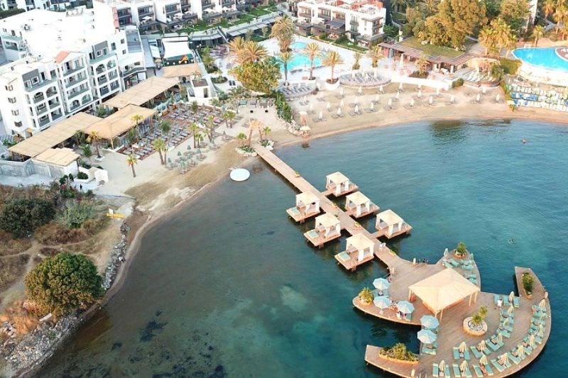 geccemekan's tweet photo. Mekanlarda neler oluyor? Villa Azur Yalıkavak'ta “Hesap Skandalı!" https://t.co/cWfZCyS1ux #villaazur #bodrum #yalıkavak #hesap #skandal #garson #hesapskandalı #beach #yemeiçme #yaz #tatil https://t.co/kdkZ7ZezVN