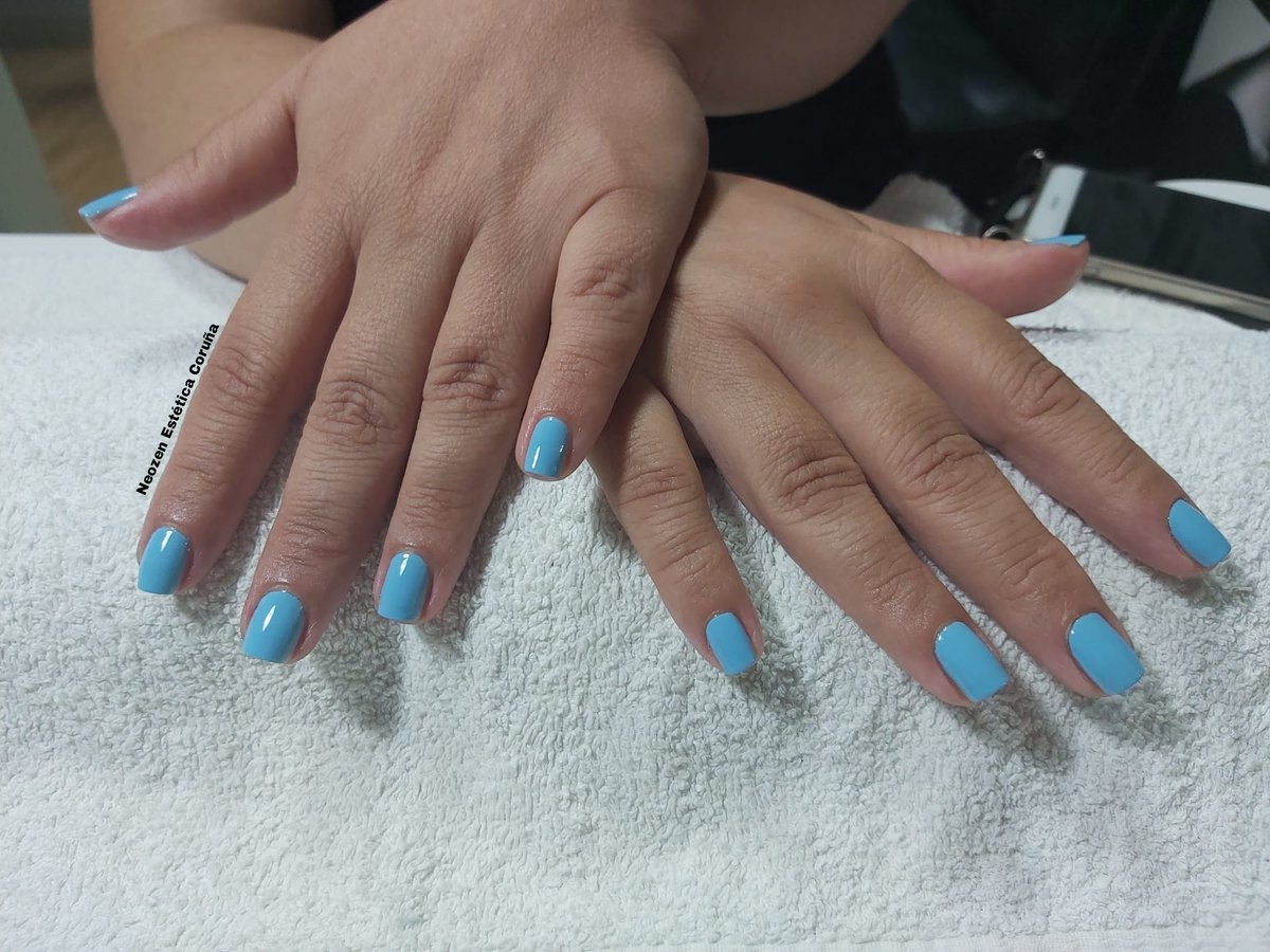 ¡Buenos días ! A falta de cielo azul en #Coruña, una manicura con esta tonalidad siempre es una buena idea
💙💙

¿No creéis? 😉

#cuidatusmanos #verano #belleza #blue #uñasbonitas #uñascoruña #manosperfectas #uñasverano #purple #masglo #crisnail #centroestético #Coruña #Galicia