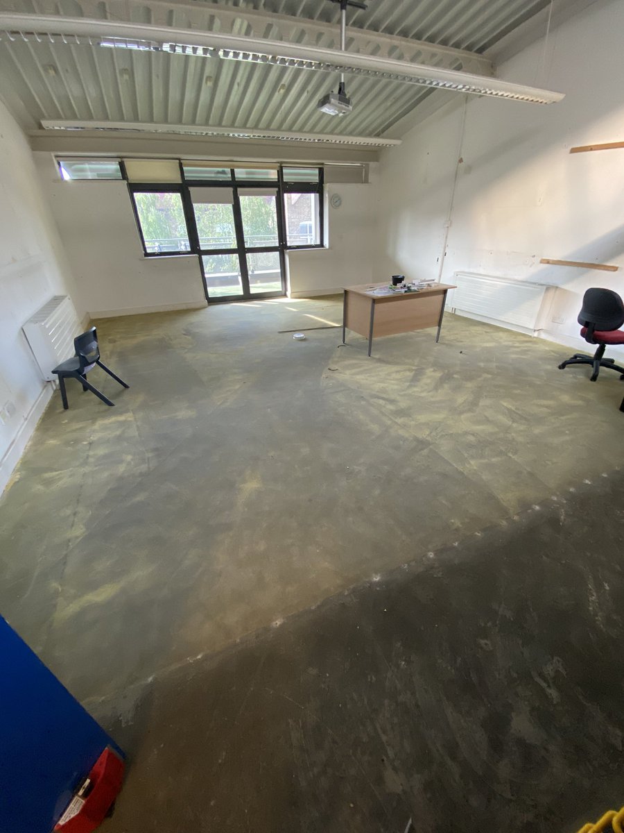 EstatesWhs's tweet photo. Looks like some new Carpet is coming the way of The Junior School this Summer๐ @WimbledonHigh @Juniors_WHS #SummerRefurbs https://t.co/23UDxnkik5