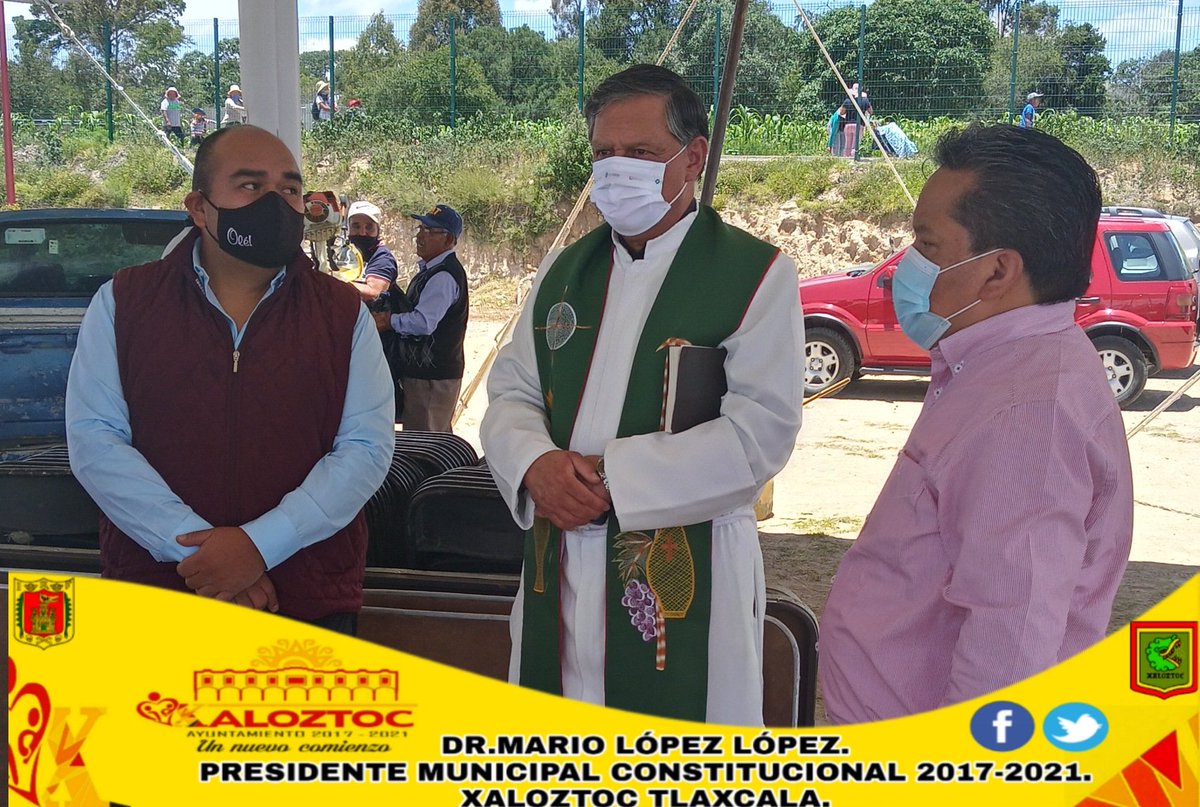 DrMarioLopezL's tweet photo. #EntregaDeUnidades 🚔🚑🚘 | En la Comunidad de Santa Cruz Zacatzontetla, entregamos 1 Ambulancia, 1 Patrulla y 1 Carro de Traslados nuevos. Agradezco a mi amigo @RafaCocaV, Presidente Municipal Electo, por aceptar ser el padrino de la bendición de estás unidades. https://t.co/kubLRnFduy