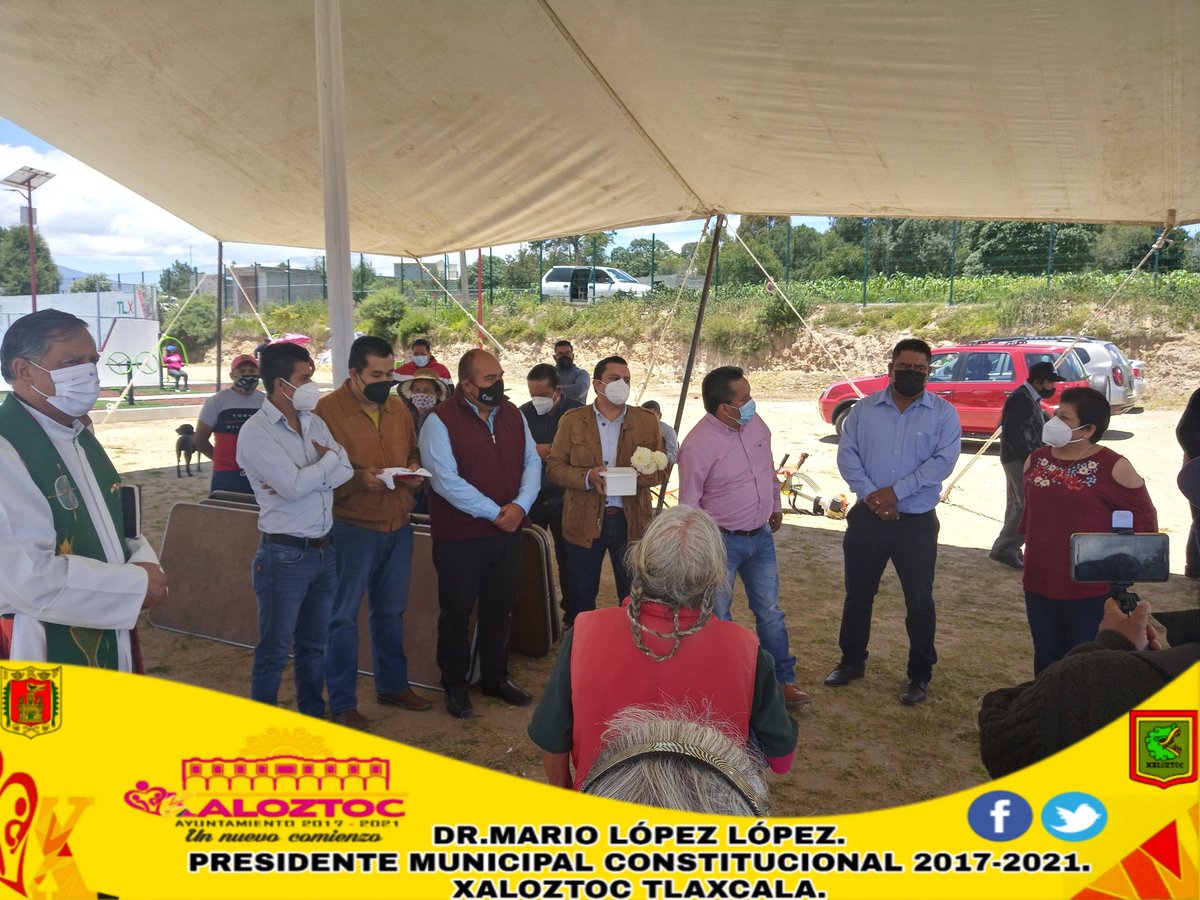 DrMarioLopezL's tweet photo. #EntregaDeUnidades 🚔🚑🚘 | En la Comunidad de Santa Cruz Zacatzontetla, entregamos 1 Ambulancia, 1 Patrulla y 1 Carro de Traslados nuevos. Agradezco a mi amigo @RafaCocaV, Presidente Municipal Electo, por aceptar ser el padrino de la bendición de estás unidades. https://t.co/kubLRnFduy