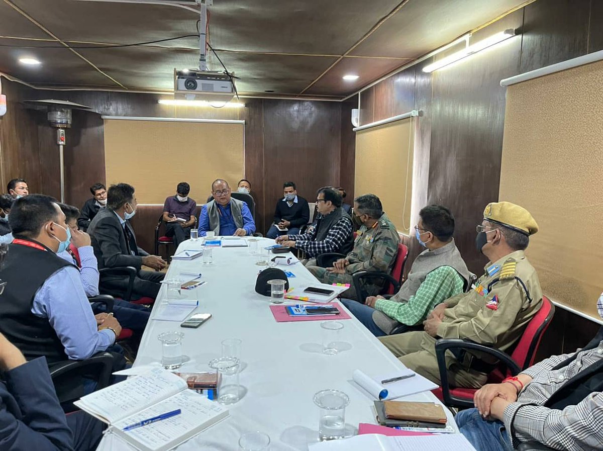 labourbureau's tweet photo. Chief Labour Commissioner  (C) DPS Negi reviews implementation of labour laws in the region. Impressed upon the concerned officials to focus on the strict implementation of the labour laws for the welfare of labourers working in UT Ladakh.
@lg_ladakh  @LAHDC_LEH  #LabourBureau https://t.co/Ee34hGQWoj