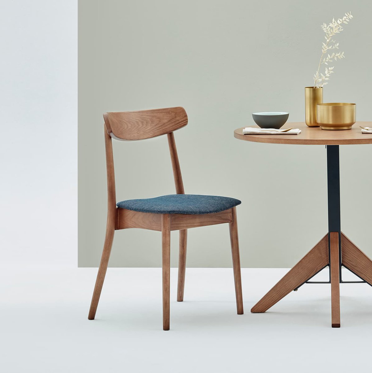 It's hard to find a suitable modern seat that hits all the right marks.

Our Abbey Chair and Contemporary Pedestal promises to be the perfect addition to multifunctional spaces and private homes across South Africa and beyond!

Abbey Chair - bit.ly/2UG2x8P