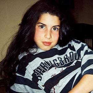 elmusicfeelings's tweet photo. Il ya 10 ans, nous perdions une des artistes les plus singulières et vraies des années 2010's. Sa discographie bien que succincte reste iconique, et toujours très actuelle, parce qu'elle avait capacité de se raconter, et de toucher, qui se fait rare.
#AmyWinehouse
Votre préférée? https://t.co/fdflkKff4C