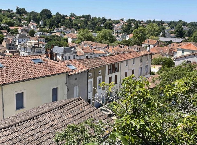 TerritoireM's tweet photo. #Dordogne À @RiberacDe l'annonce de @Courdescomptes #NouvelleAquitaine promet 1 été chaud. Les élus d'opp @Riberaction2020 ? ddent "comment on en est arrivé là"+ révèlent 1 récent évt aux airs de bombe à retardt https://t.co/MKTv73EFe5 @nicolaplaton #ContinuonsensemblepourRiberac https://t.co/cVxUgv8ejB
