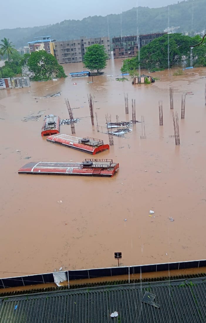 writesalman's tweet photo. Urgent!!!
First team of SIO @siomsz volunteers will be leaving tomorrow early morning to Chiplun, Kokan from Mumbai.
Need few volunteers for 3-4 days
If you can join our team, plz urgently contact @RaafidShahab.

#MaharashtraRains #kokan #kokanfloods https://t.co/WuThkCHaGx