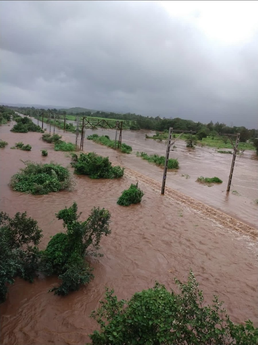 writesalman's tweet photo. Urgent!!!
First team of SIO @siomsz volunteers will be leaving tomorrow early morning to Chiplun, Kokan from Mumbai.
Need few volunteers for 3-4 days
If you can join our team, plz urgently contact @RaafidShahab.

#MaharashtraRains #kokan #kokanfloods https://t.co/WuThkCHaGx