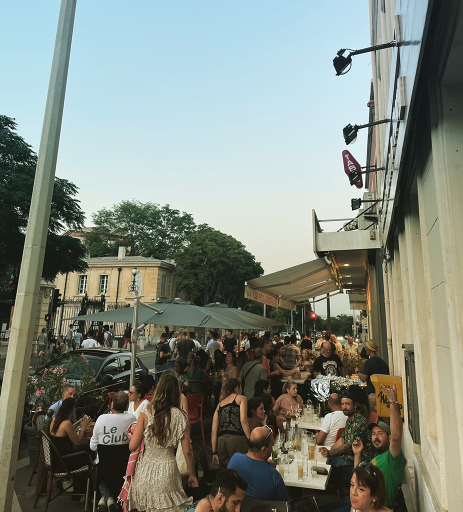 followthemuge's tweet photo. Énorme apéro hier à la @brasseriedupharo avec @presquewaddle vous nous avez complètement régalé!! Ne changer rien, Paella sur vous 🙌🥘                    

Renaud Mugelier https://t.co/ooNQvtmLMU