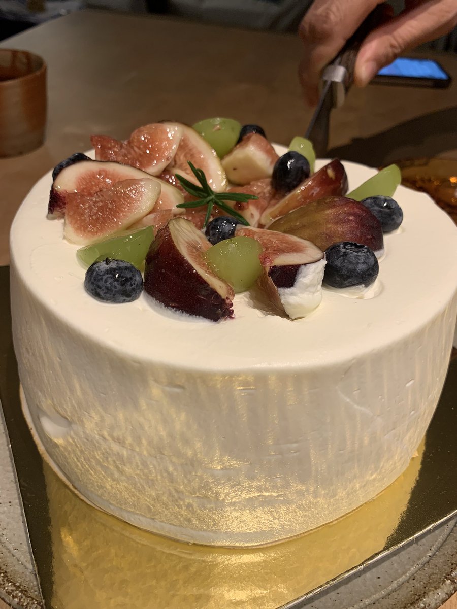 s_kenbobkk's tweet image. ケーキ入刀！
無花果のシフォンケーキ
#codii  
＃入手困難