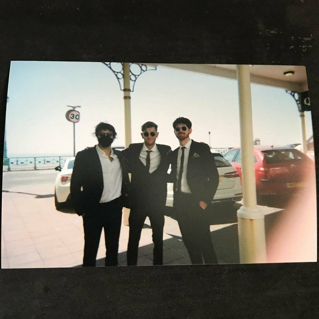 Move your caveman thumb Steve. 

@chattersawyoublink <a href="/rosiejames93/">Rosie James</a> wedding was class instagr.am/p/CRqX8W7H6QO/