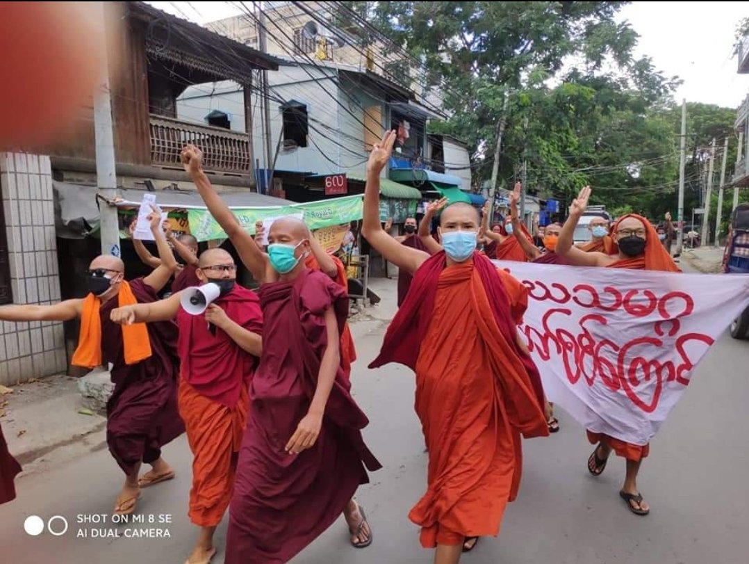 KaungMyetMin's tweet photo. Monks of Mandalay's Sangha Union demonstrated against Myanmar's military regime on the streets of Mandalay.

#ICJ_BringSACToJustice
#July23Coup 
#WhatsHappeningInMyanmar https://t.co/apEmAJh7TS