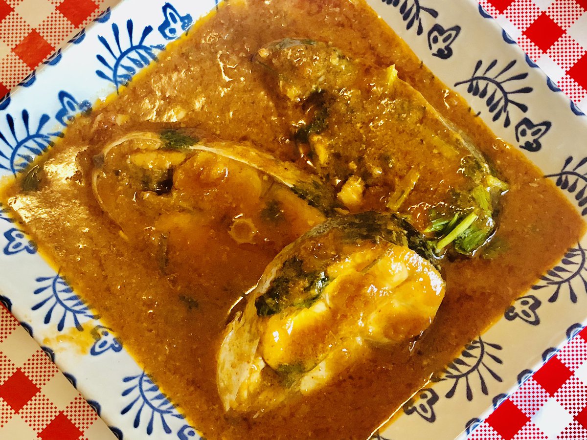 khayanpyartun's tweet photo. I am cooking Fish curry for CDM myanmar fund raising.    Today I listened chanting video from Insein prison .I feel I need more effort to work for my country. I am trying to raise $180 every month . 
င���၏ ဦးခေါင်းသည်
သွေးဖြင့် ချင်းချင်းနီ၏
သို့သော် ညွှတ်ကားမညွှတ် https://t.co/dKXj3xQo1A