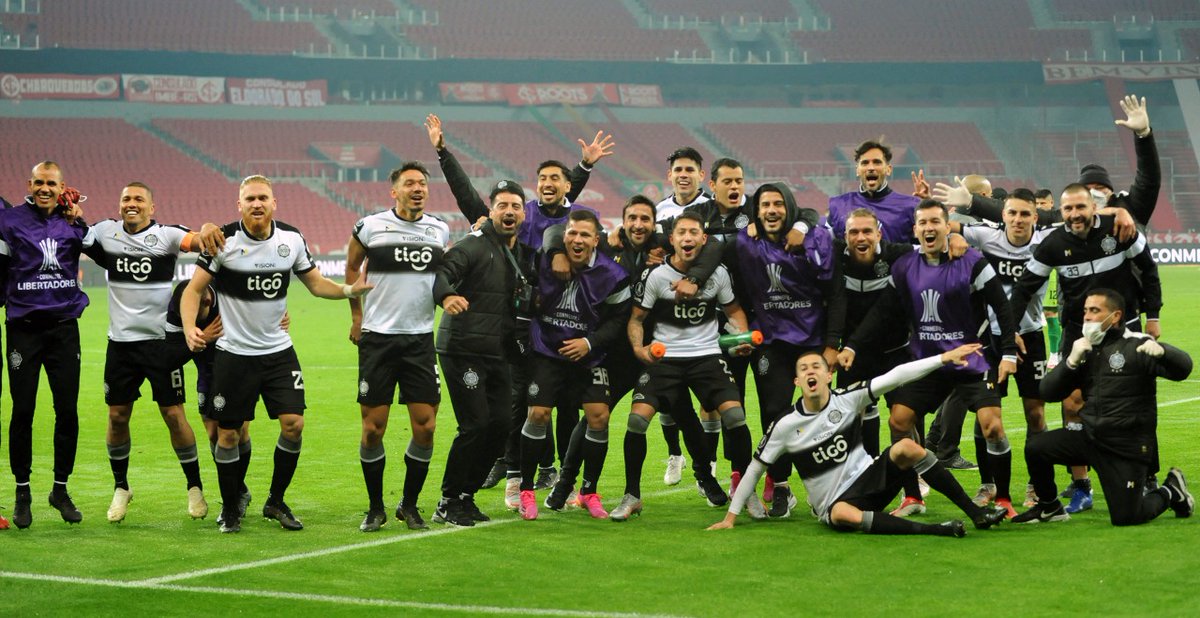 ATodaFranja's tweet photo. ⬜⬛⬜

▶ Pasa el tiempo, pero hay cosas que no cambian... 

#VamosOlimpia | #ATodaFranja https://t.co/eyMQE8sUIo