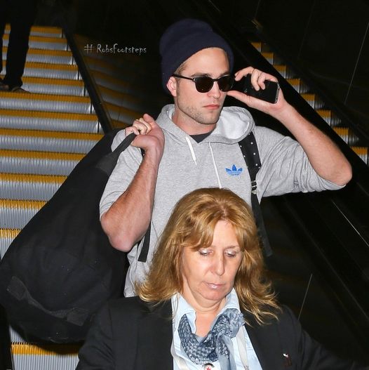 RobsFootsteps's tweet photo. FLASHBACK: On a day like today exactly eight years ago, July 23rd 2013, Robert Pattinson spotted at LAX airport USA
#RobertPattinson #handsometraveler #travel #flashback https://t.co/4xXdv250sq