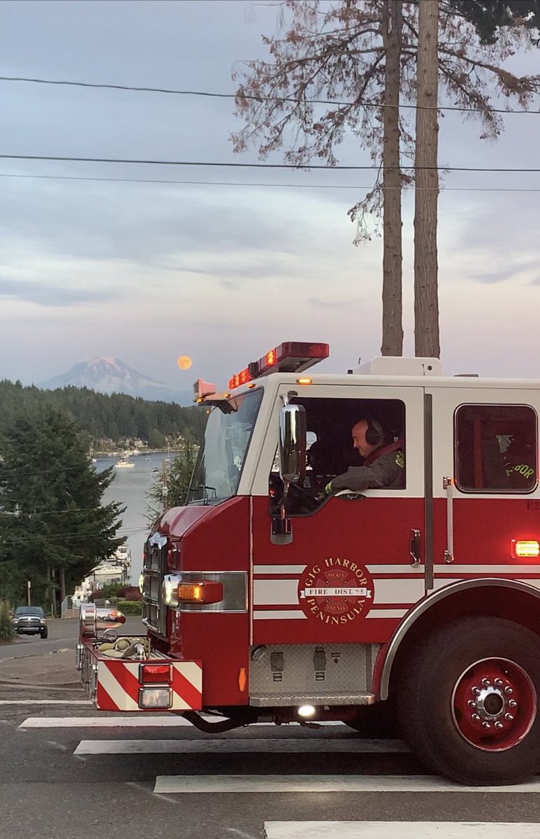 GigHarborFire's tweet photo. Fire is out at Harbor Ridge Middle School. Gig Harbor Fire &amp; Medic One is ready for the next call. #service #ghfmo https://t.co/4I6ECj4fpT