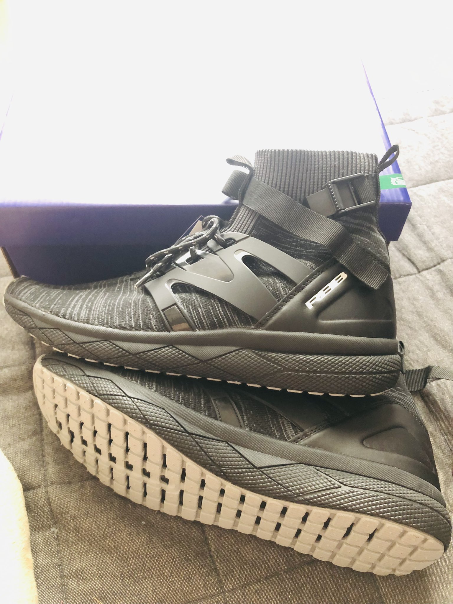 Iso Rbbサーフシューズ買うてきた 前回はマリンシューズでストレスmax これで少しはストレス無く釣りに集中出来るかな Rbb リバレイ サーフシューズ ストレス ヒラメ マゴチ シーバス あお T Co Kfjqyylepm Twitter