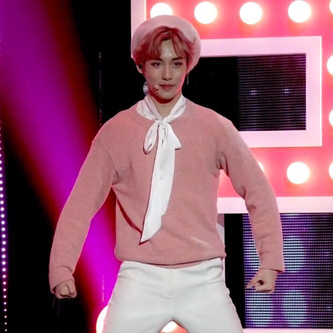 jaehyunormous's tweet photo. 'he was crazy for this' except it's just winwin standing, breathing https://t.co/KinWCNAa5y