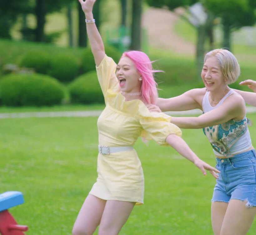 KimSeriLooks's tweet photo. “Summer Breeze” M/V Teaser
#AleXa #알렉사
#Deado #대도서관
#DaedoleXa #대도렉사
#SummerBreeze #나만없어여름 https://t.co/L35gdWpaDp