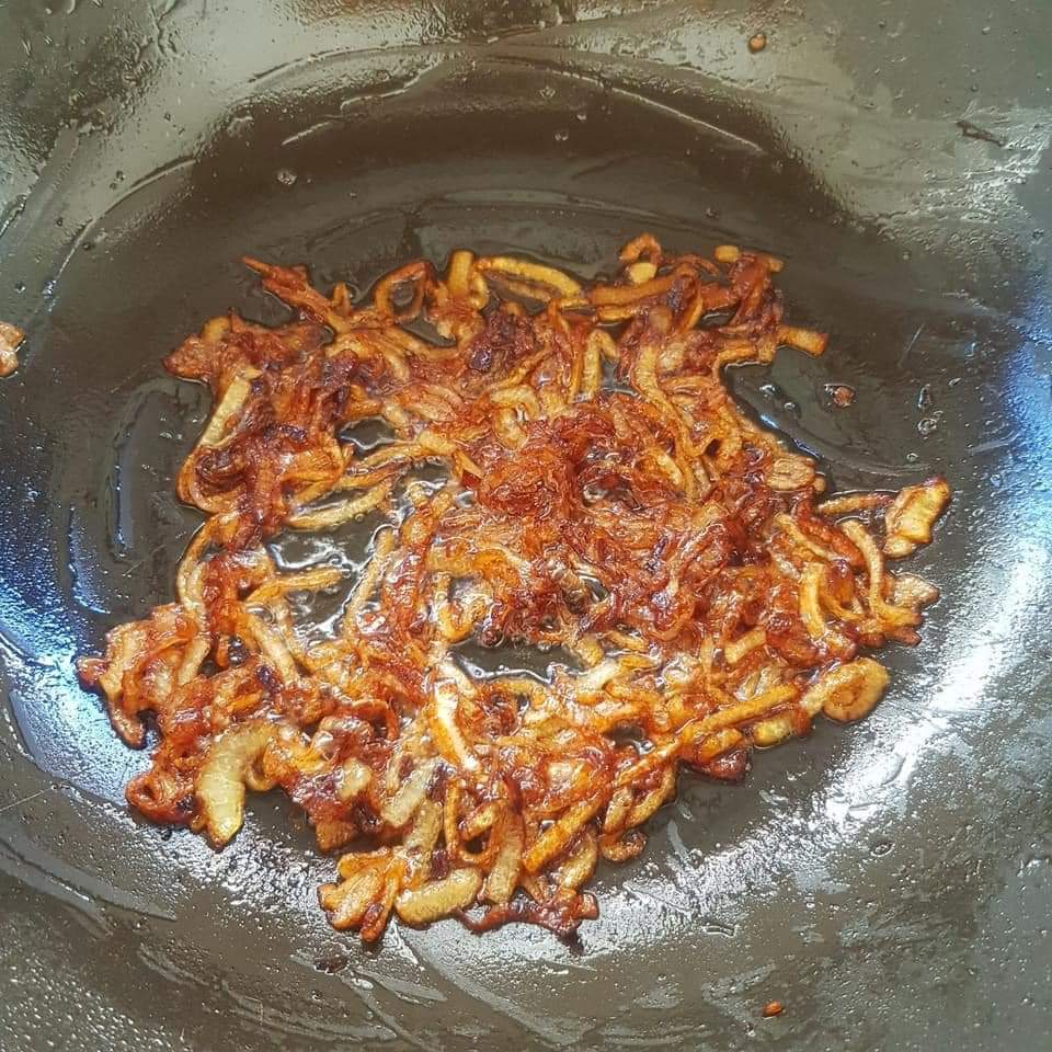 DailyMakan's tweet photo. Resipi Daging Rangup (Crispy Beef) yang lazat!

Bahan-bahan: (3-4 orang makan)
400g daging
1 biji bawang Holland
2 sudu besar kicap cair
1 butir telur
2 ulas bawang putih
1 sudu empingan cili
1-2 cawan tepung jagung
1 sudu besar lada sulah
1 sudu besar kicap manis https://t.co/Te57W1Xe57