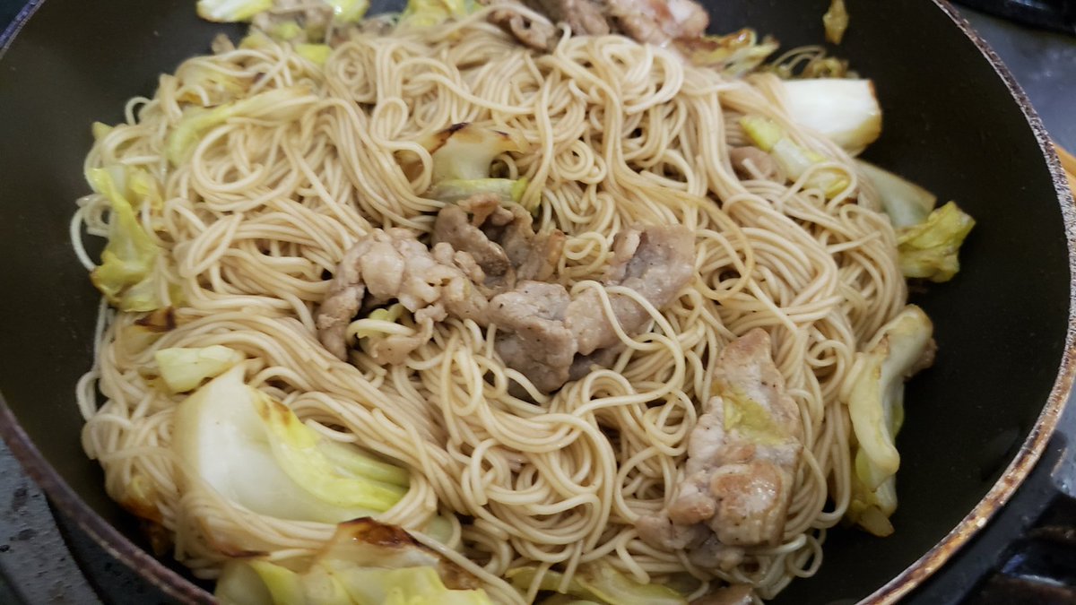リュウジ 料理のおにいさんバズレシピ あかん これ焼きそばより旨いかもしんない 焼きそばそうめん キャベツ と豚肉を塩コショウして炒め 茹でて冷やしたそうめんを加えてウスターとめんつゆで調味するだけ そうめんは優秀な麺類なので 炒めても味が リュウジ 料理のおにいさんバズレシピ あかん これ焼きそばより旨いかもしんない 焼きそばそうめん キャベツ と豚肉を塩コショウして炒め 茹でて冷やしたそうめんを加えてウスターとめんつゆで調味するだけ そうめんは優秀な麺類なので 炒めても味が