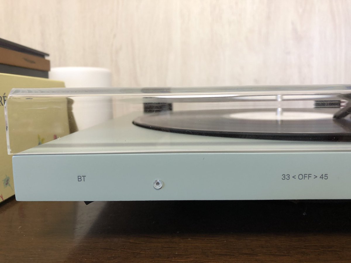 happy814kuri's tweet photo. クラウドファンディングで購入したオーストリア🇦🇹のTONE factoryさんのレコードプレーヤーがコロナの影響で約４ヶ月遅れで今日到着😊早速セッティング。柔らかなグリーンの色合いがフィンランド🇫🇮のamphionさんのスピーカーと良く合ってご機嫌な時間🎵 ＃TONEfactory　#amphion https://t.co/v65waLaNQF