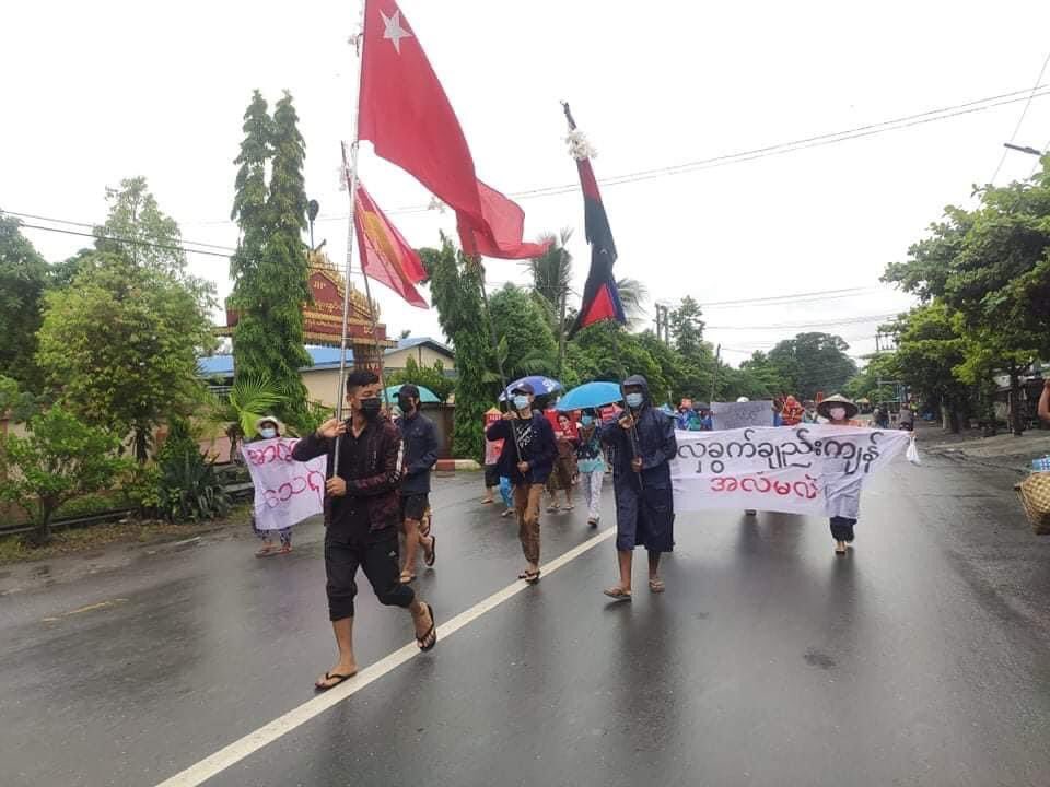 SpringBago's tweet photo. Despite the difficulties, anti coup protesters from #Kalay city took to the streets and demanded restoration of Democracy on July 23. 

#WhatsHappeningInMyanmar
#July23Coup
#ICJ_BringSACToJustice 
#PrisonersWithCovid_NeedRx https://t.co/k8kc684eJB