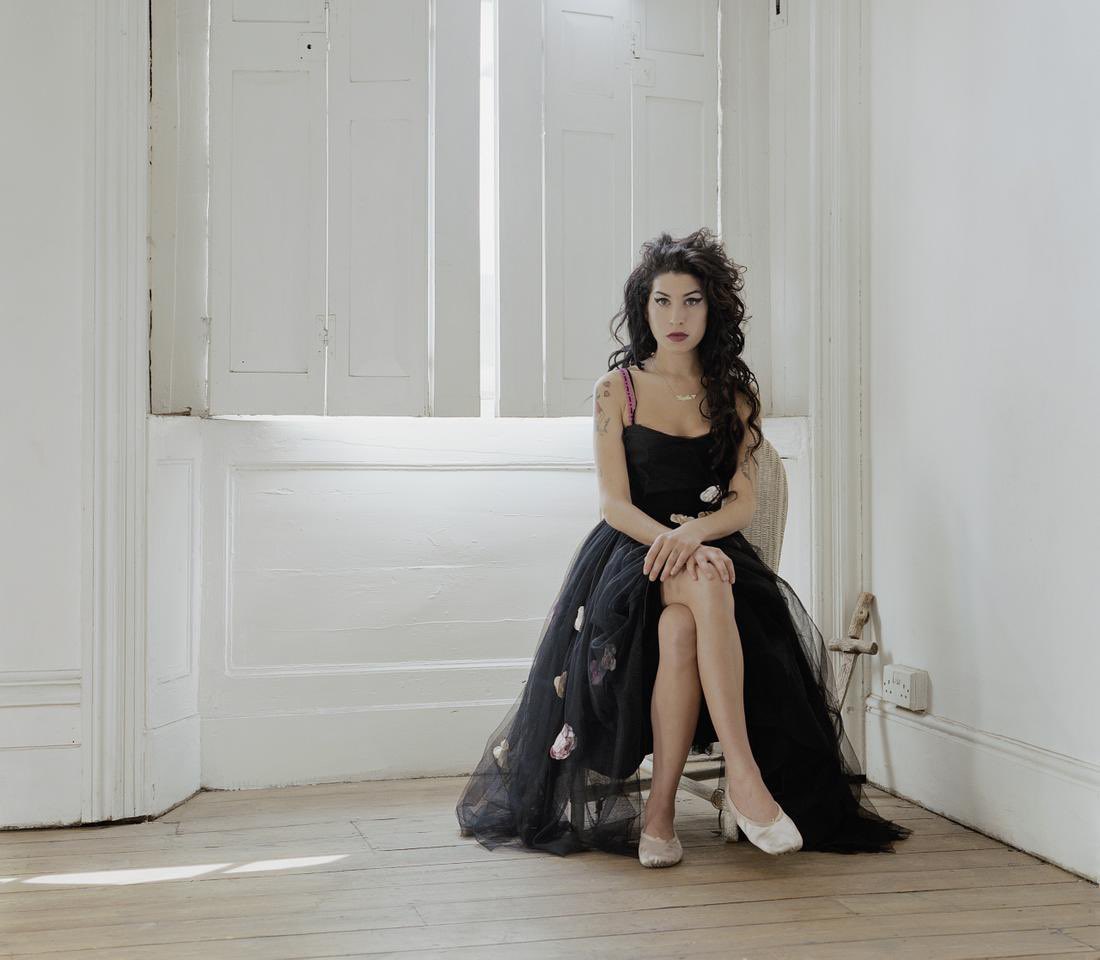 gagasyuyi's tweet photo. 10 years ago we lost amy winehouse. https://t.co/0fI2TZz4zW