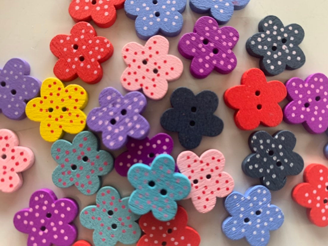 BeadsBitznBopz's tweet photo. Wooden Colourful Buttons Sewing Scrapbooking Flower Dots Mixed 15x14mm | 10 buttons https://t.co/hdWFULABFV #Irishbutton #Etsyireland #BeadsBitznBopz #Craft supplies #Button #Etsy #ColorfulButtons https://t.co/Fc1NpfQ31n