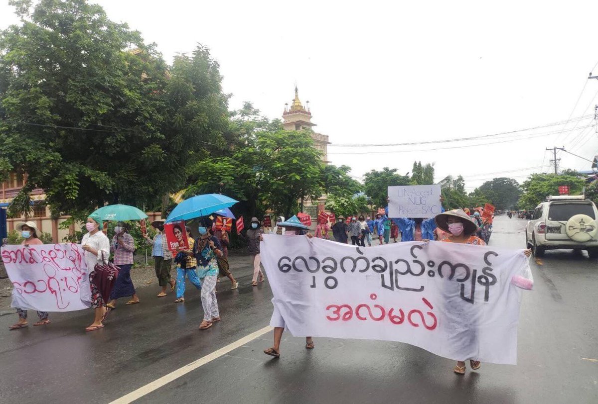 huangsizzie's tweet photo. Pro-democracy residents of Kale marched once again and demonstrated a persistent protest to overthrow military regime this morning.
#WhatsHappeningInMyanmar
#July23Coup
#ICJ_BringSACToJustice https://t.co/CL7dNKY4sJ