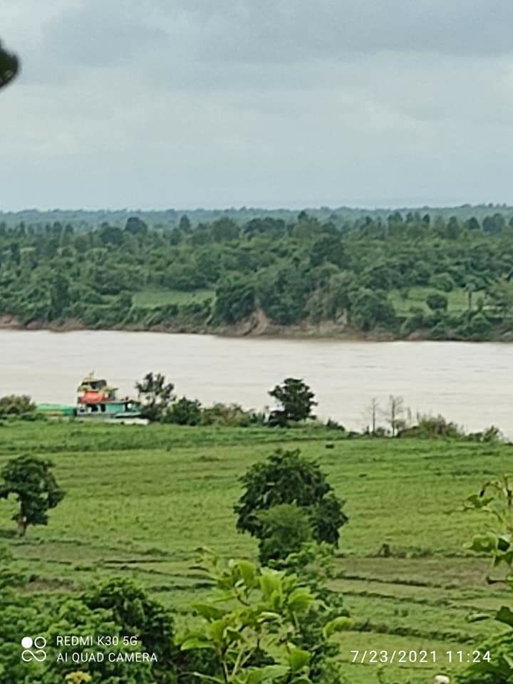 zawmoethant71's tweet photo. There are a lot of SAC troops are protected #Jade ships(MAH's benefit) between #Umma and #PeKhin 
  at #KaNi 11:34 noon
#ICJ_BringSACToJustice 
#July23Coup 
#WhatsHappeningInMyanmar https://t.co/5z4Wpmvera