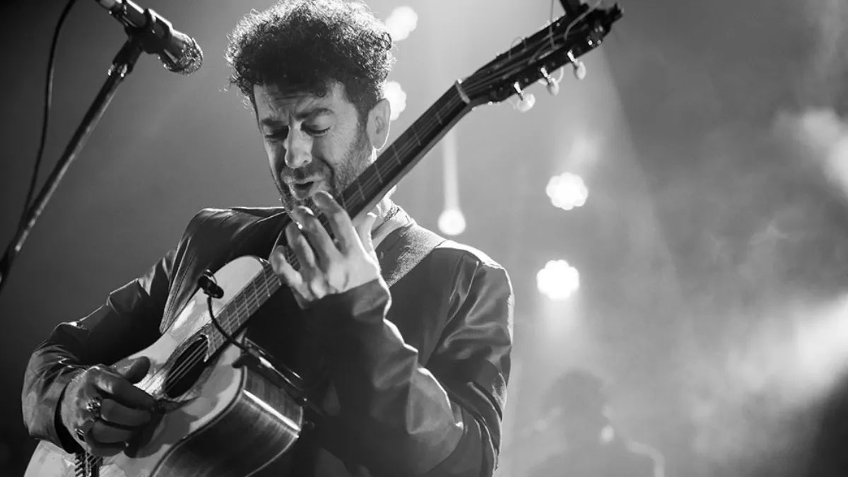 No lo puedo creer Palo, poeta inmenso músico sensible, un tipo imprescindible muy difícil de despedir. Cuanta tristeza. Ganas de borrar los últimos dos años del calendario del mundo.